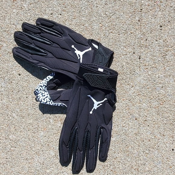 nike alpha football gloves